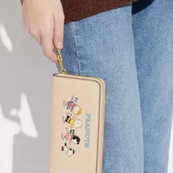 NEW Coach X Peanuts Long Zip Around Wallet Snoopy Friends Motif IVORY LEATHER! - Picture 5 of 7